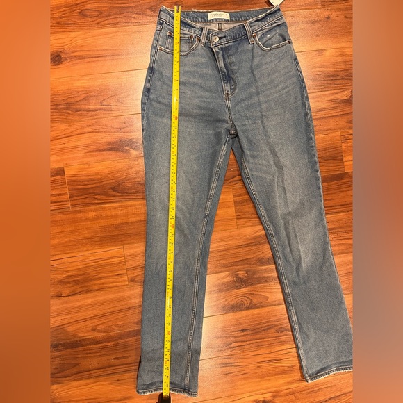Abercrombie Ultra High Rise 90s Slim Straight Jean Crisscross Waistband - Picture 3 of 5